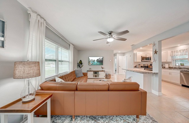 Sunroom | Master King | Games | 3.4 Miles to IRB