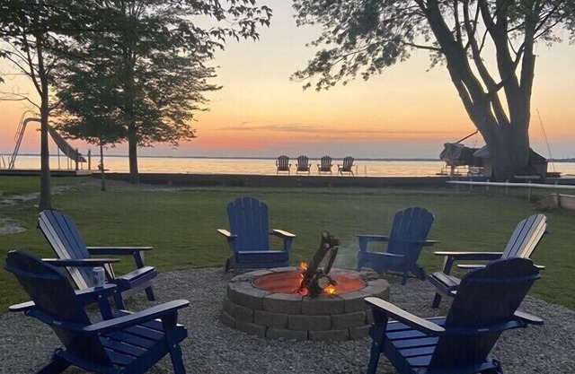 Sunset Bay:Spring Awaits at Sunset Bay – Wake Up to Tranquil Bay Views