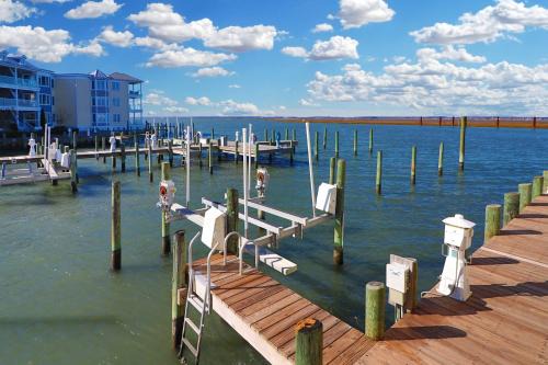 Sunset Bay Villa 116 - Waterfront with shared pool!