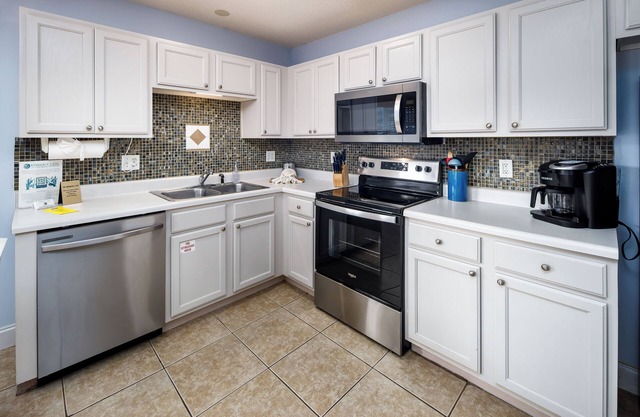 Sunset Cottages 1C Spacious 2 Bedroom/2 Bathroom Cottage, sleeps 8!