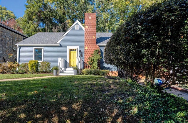 Sunset Cottage: Charming 2-bdrm house w/ king bed in WinstonSalem; great locatio