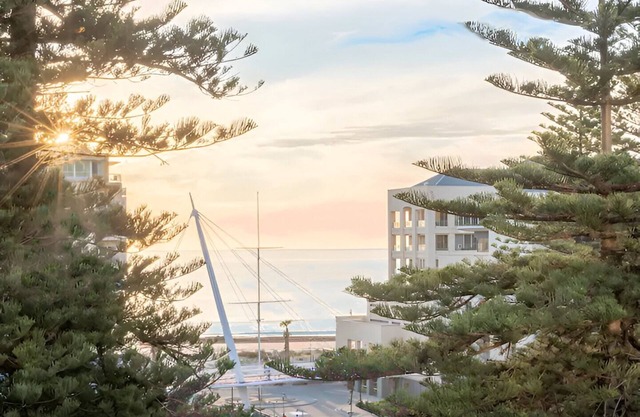SUNSET ESCAPADE GLENELG