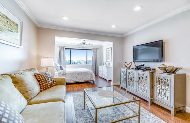 Sunset Harbor Palms 2-304