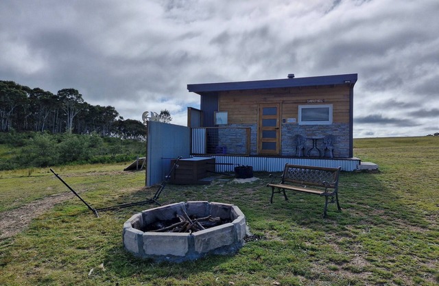 Sunset Hill off grid cabin couples retreat away from daily life routines.