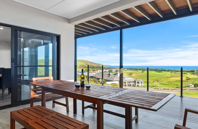 Sunset Horizon @ Lady Bay - 8 Huntingdale Drive