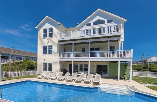 Sunset House - Pool - Beautiful views of Back Bay