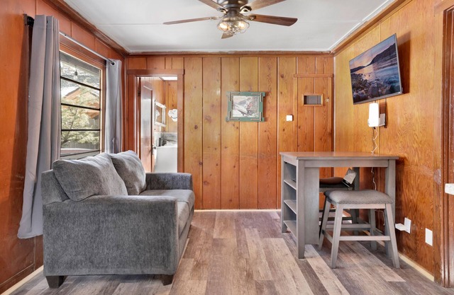 Sunset Cottage Adorable 1 BR Couple's Resort Cabin