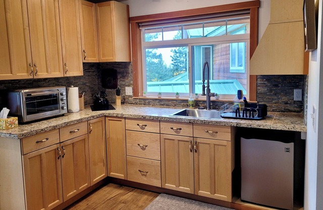 Sunset Loft-Dog friendly Studio Apt for Extended Stays in the Methow Valley