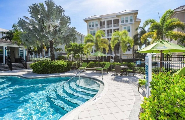 Sunset Margarita - Luxury 2BR Condo Near Anna Maria w/ Pool, Bikes & Beach