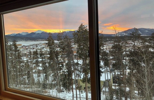 Sunset Mountain View Townhome and Winter Park Ski/Hike/Bike Hub
