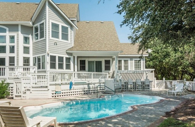 Sunset on Seventeen: The Peloton House, Private Pool, Dog-Friendly