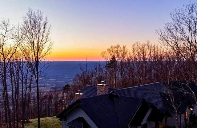 Sunset Overlook: Serene Mountain Retreat