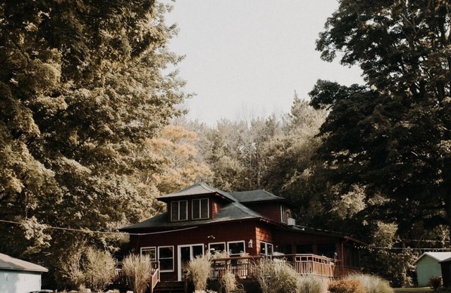 Sunset Paradise-- Private lakehouse w/ 350 ft. waterfront!