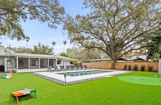 3 bedroom pool home in South Tampa with putting green