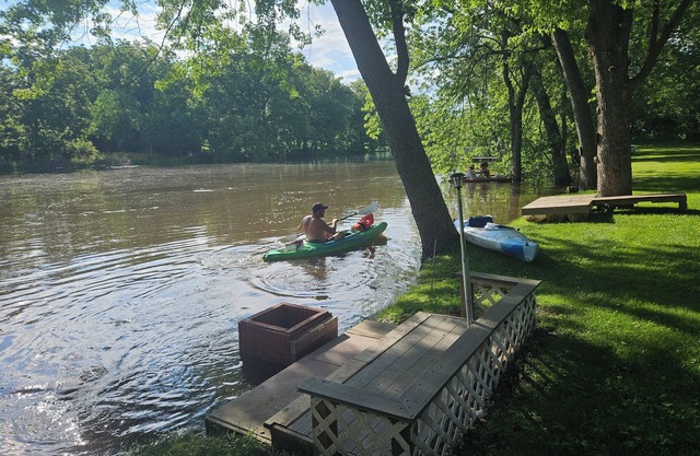 Sunset retreat 2 bedroom Overlooking river and sunsets pool and hottub. Remodel
