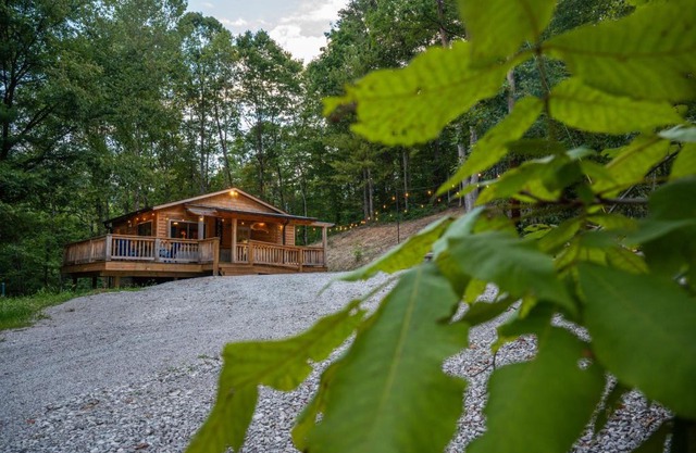 Sunset Ridge ~ Rustic & Tranquil 100-Acre Getaway!