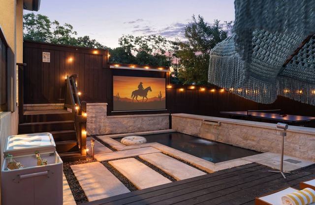 Sunset Saloon - Pool, Outdoor Theater & Ping Pong