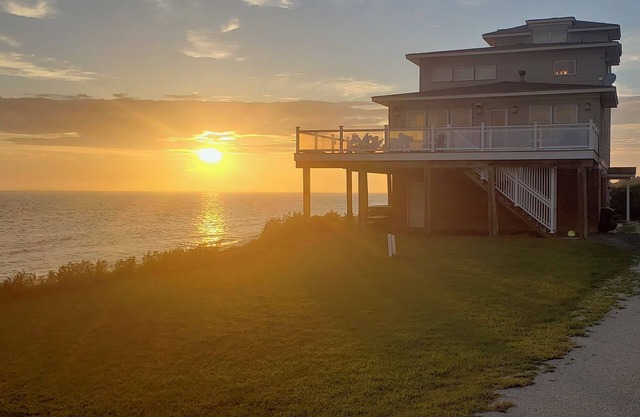Sunset Serenity: 3500 sqft Waterfront Oasis On Private Beach - Sleeps 16