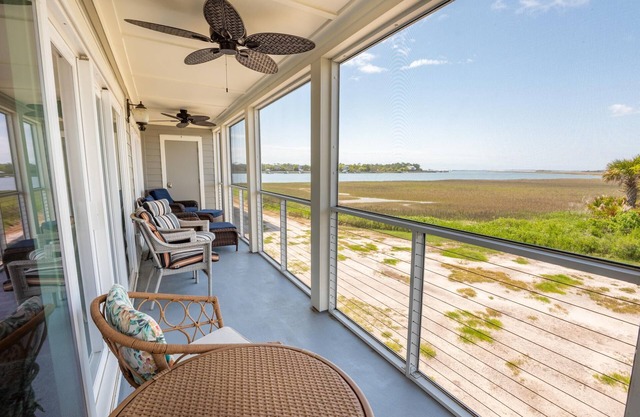 Sunset Serenity: 3br Waterfront Condo Near Folly