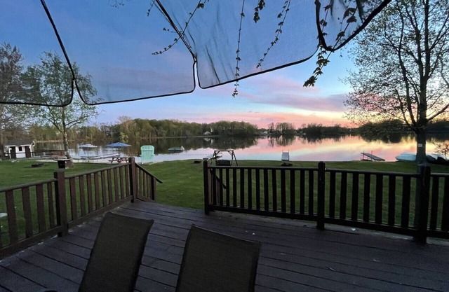Sunset Shores #4 Reel in Springtime Memories at Fishing Cottage!