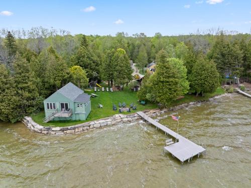 Sunset Shores - Waters Edge Cottage #2 by Simple Life Rentals