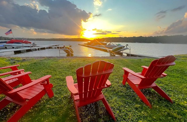 Sunset View: Lakefront Pet-Friendly + Hot Tub + Dock