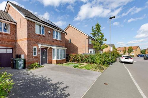 Sunset View-Luxury 2-Bed House Near Birmingham