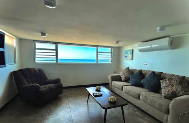 Sunset View Window w/ King Bed, Modern Beach Apartment