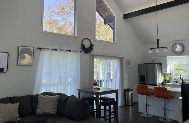 Sunset Villa by Mazuma Suites-close to beaches and fun