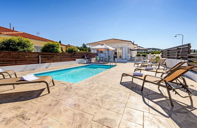Sunset Villa - Charming Protaras Centre Getaway