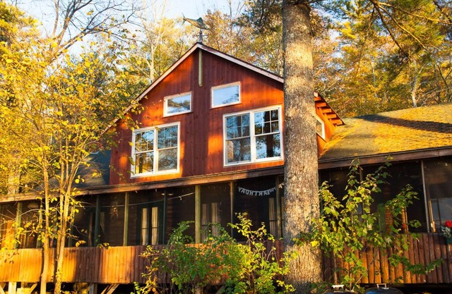 SunsetLodge rustiques Lakeside Cabins & Lodge avec Vues Sunset pour Réunions / Groupes