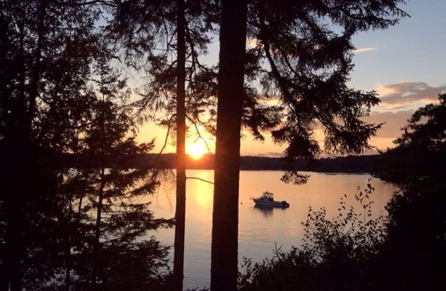 Couchers de soleil sur la baie de Quahog - cadre rustique, calme et tranquillité