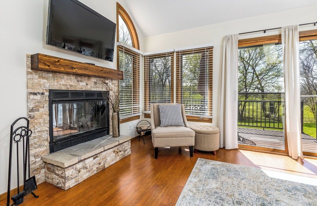 Spend Spring @ South Course Villa ~ Enjoy Golf Course View & Oh So Comfy Beds