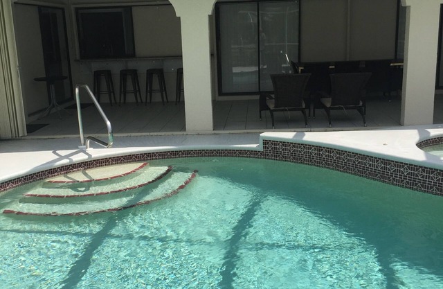 Sunshine Canal avec une piscine creusée