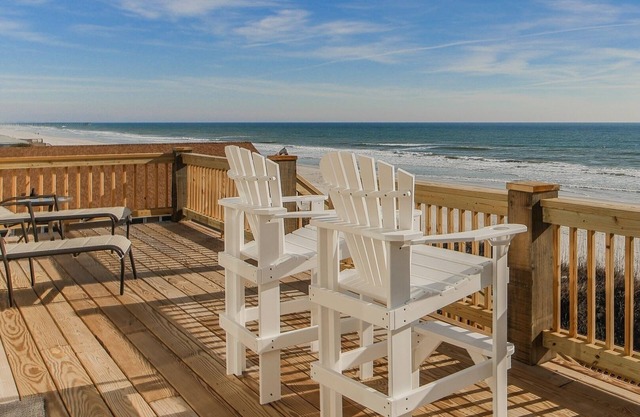 SUNSHINE DAYDREAMS: 5BR / 3. 5BA en bord de mer à Topsail Beach, pour 14 personnes, ascenseur