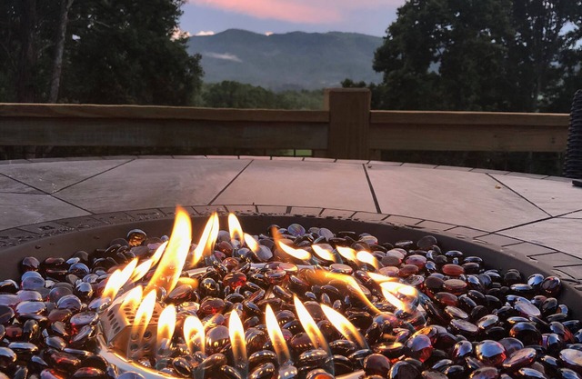 Sunshine Hill - 4 Bedroom, 3.5 Bath - Hot Tub, Arcade - 20 min to Asheville