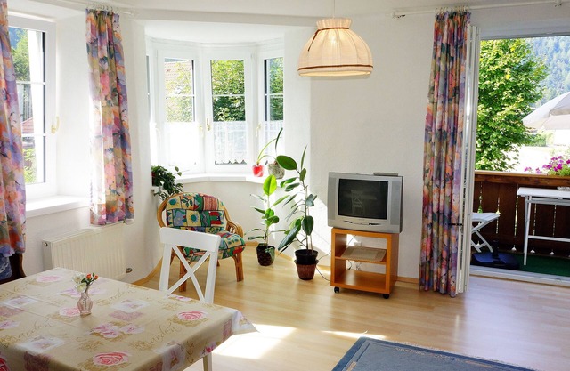 Sunshine holiday apartment - very bright with a south- and west-facing balcony