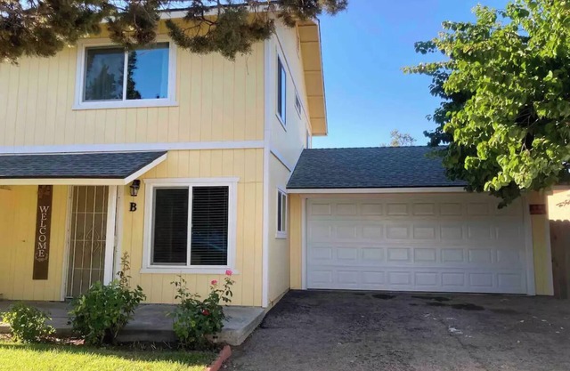 Sunshine House close to Paso Robles Event Center and downtown.