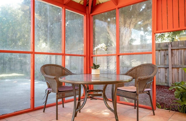 Sunshine Retreat Villa 6