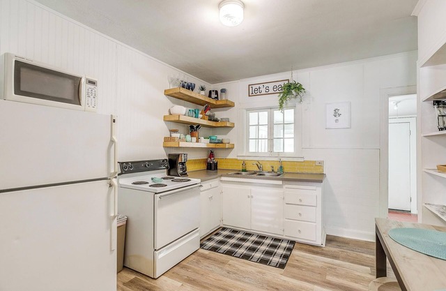 Granbury Sunshine Shack - 2 Bedroom