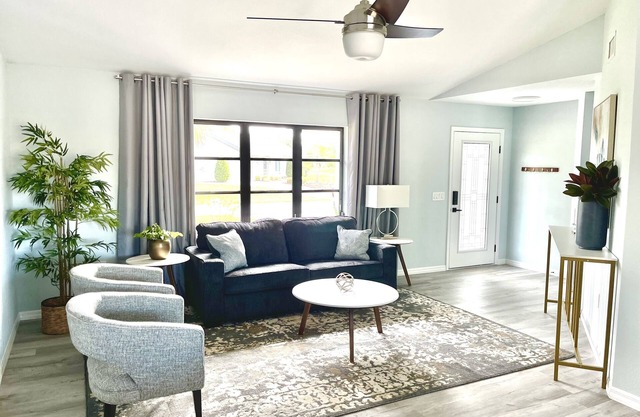 Sunshine Stay Bungalow- Family Friendly Pool Home - Close to local Beaches