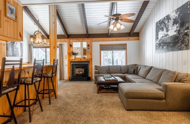 Sunshine Village #108- 1 +Loft , Sleeps 6. Steps from Free Town Shuttle ,Dog Friendly