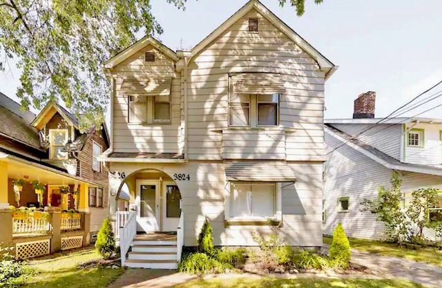 Sunstone Retreat: Charming 4BR Triplex | 3 Units, Patio, Laundry & Parking 9 Min To Downtown