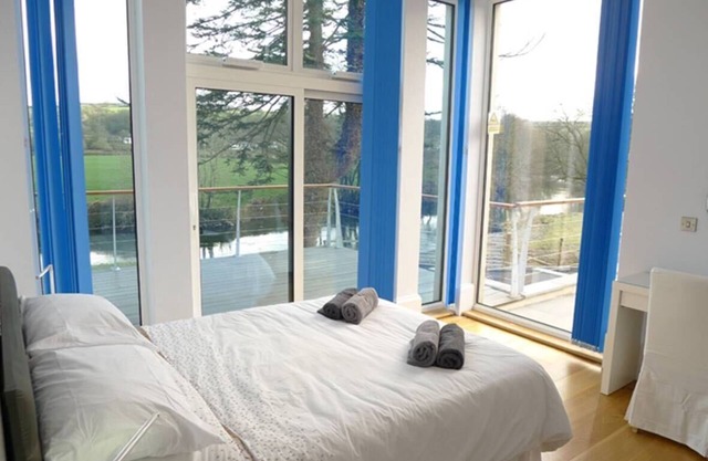 Pays de Galles Location de vacances de luxe, 10 couchages, Dog Friendly Riverside, Pêche en kayak