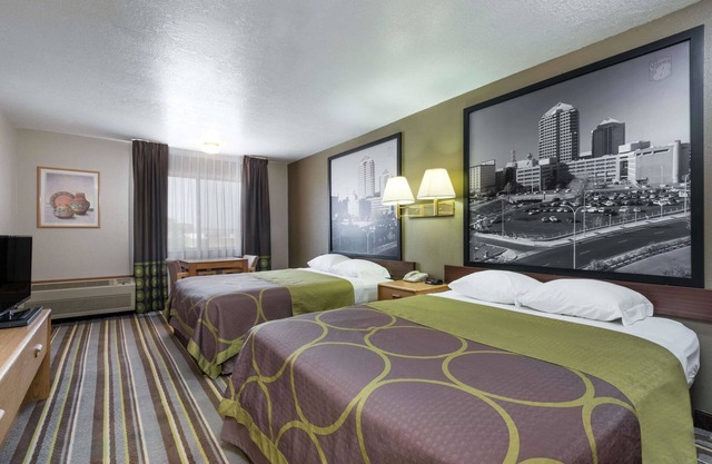 Super 8 by Wyndham Bernalillo