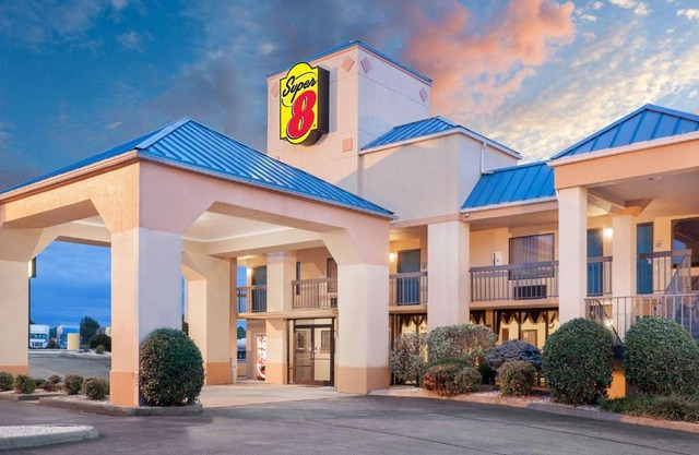 Super 8 by Wyndham Bulls Gap Greeneville Area