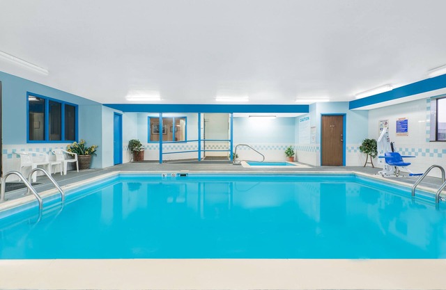 Super 8 by Wyndham Campbellsville KY