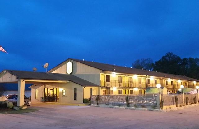 Super 8 by Wyndham Clarksville AR