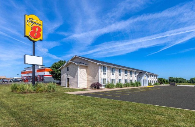 Super 8 by Wyndham El Dorado