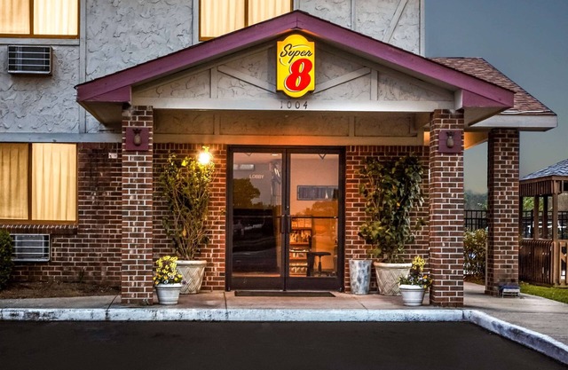 Super 8 by Wyndham Greenville